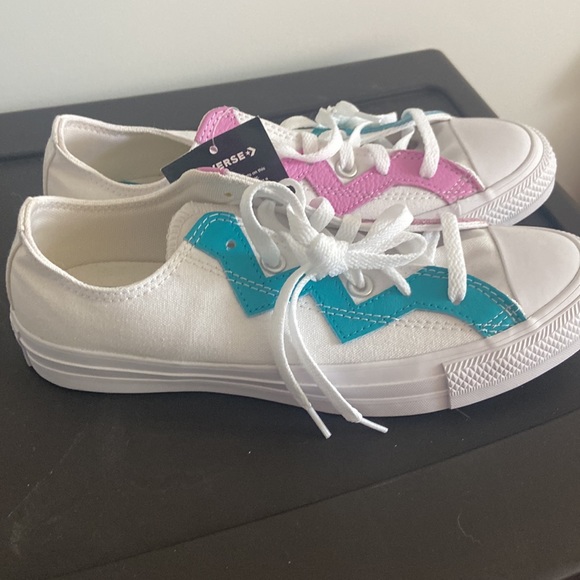 NWT Pink and Blue Converse - Picture 2 of 3